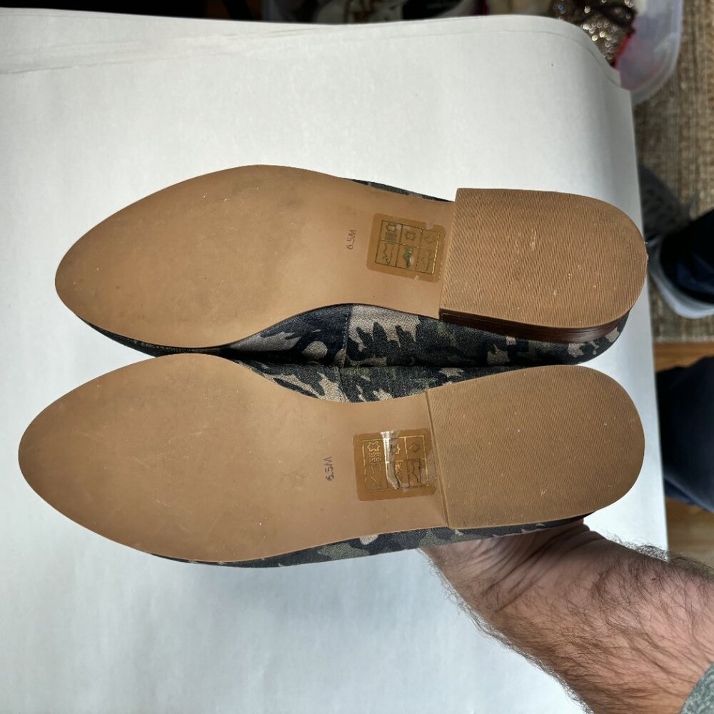 Pre-worn MINT Jack Rogers Women's Size 6.5 Gold Skull Pirate Camo Flats - Picture 11 of 11